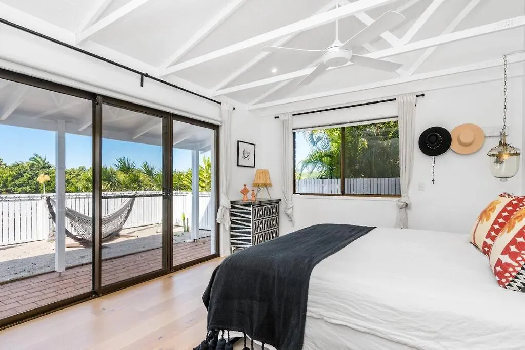 Tropical Hideaway Inspired By Palm Springs In Lennox Head Villa Holiday home
